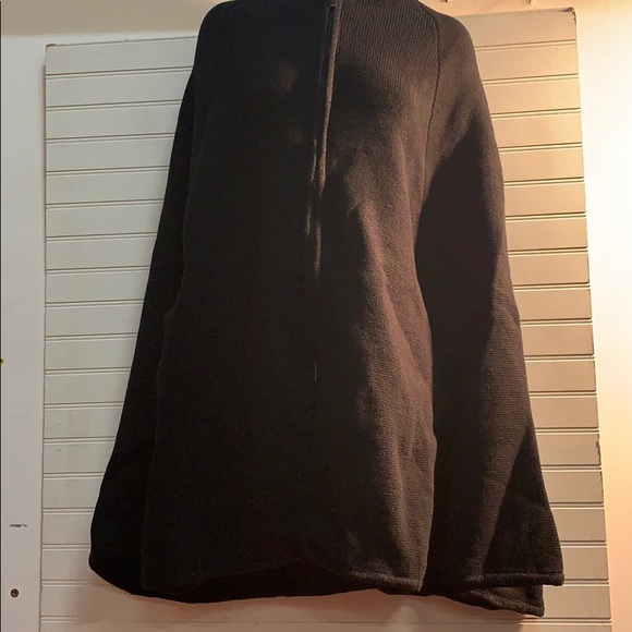 MVVZ knitted cape - Picture 1 of 3